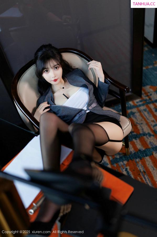   [XiuRen]高清写真图 2025.03.03 No.9957 樱桃小阑子 黑丝美腿第25张图片